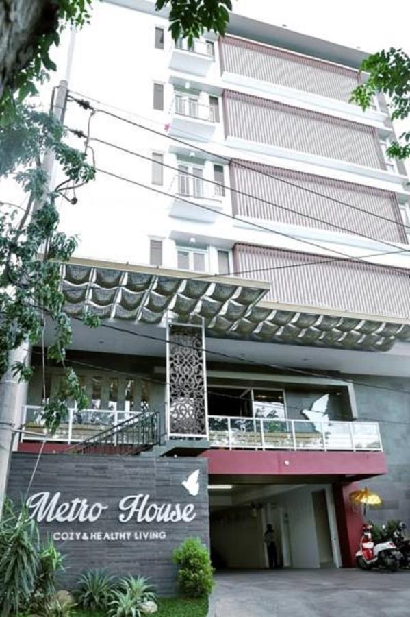 Metro House Otel Surabaya Dış mekan fotoğraf